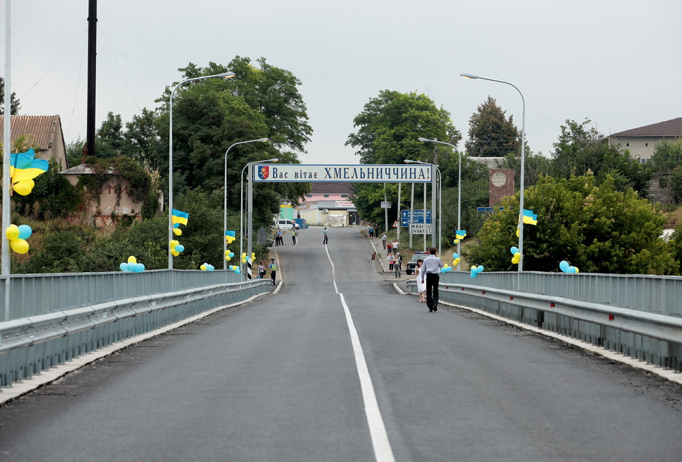 Олександр Вілкул відкрив міст через Дністер, що забезпечує основний автотранспортний зв'язок України з           Румунією та Молдовою