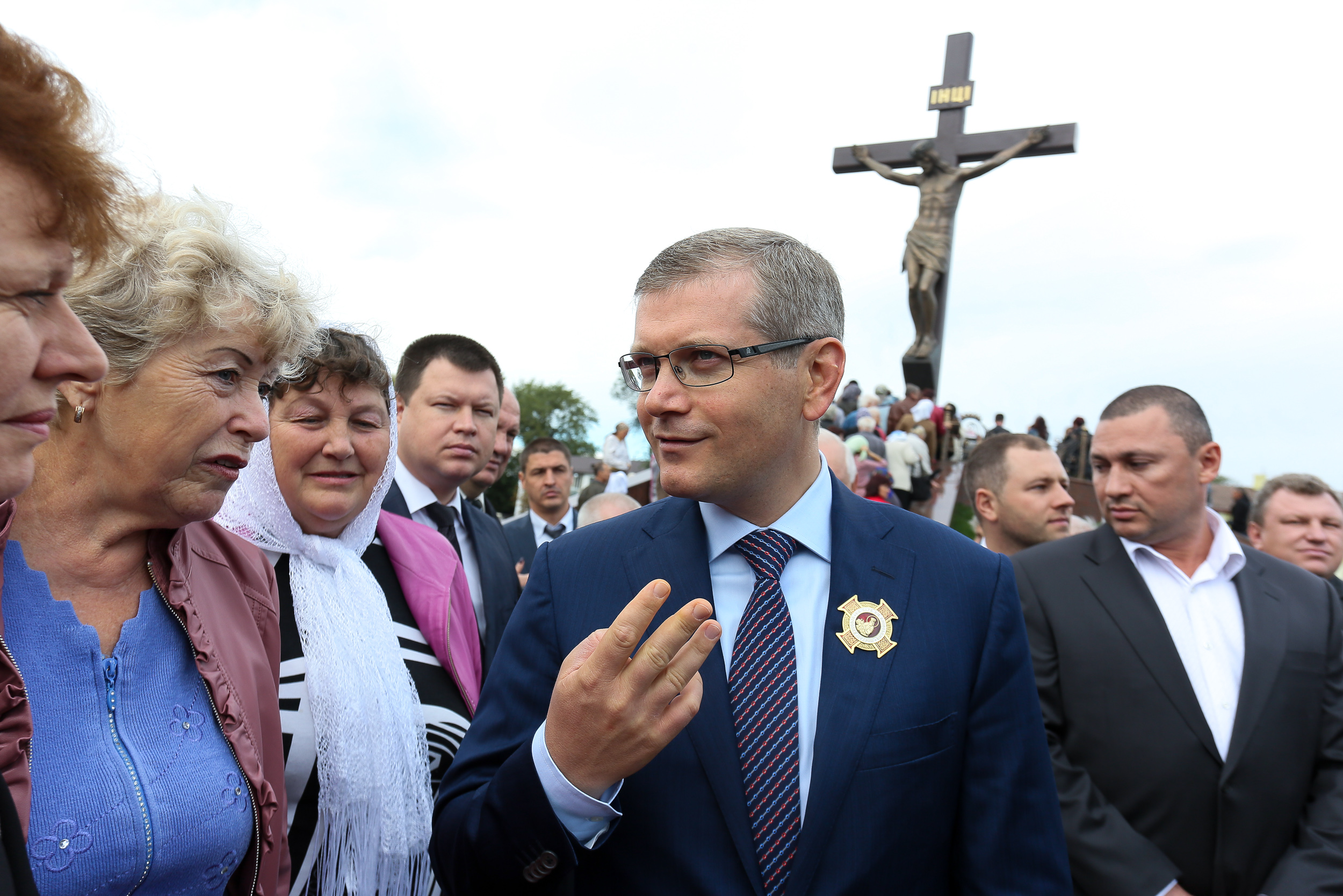 Олександр Вілкул відкрив у Дніпродзержинську найбільшу в Україні 9-метрову статую Христа Спасителя