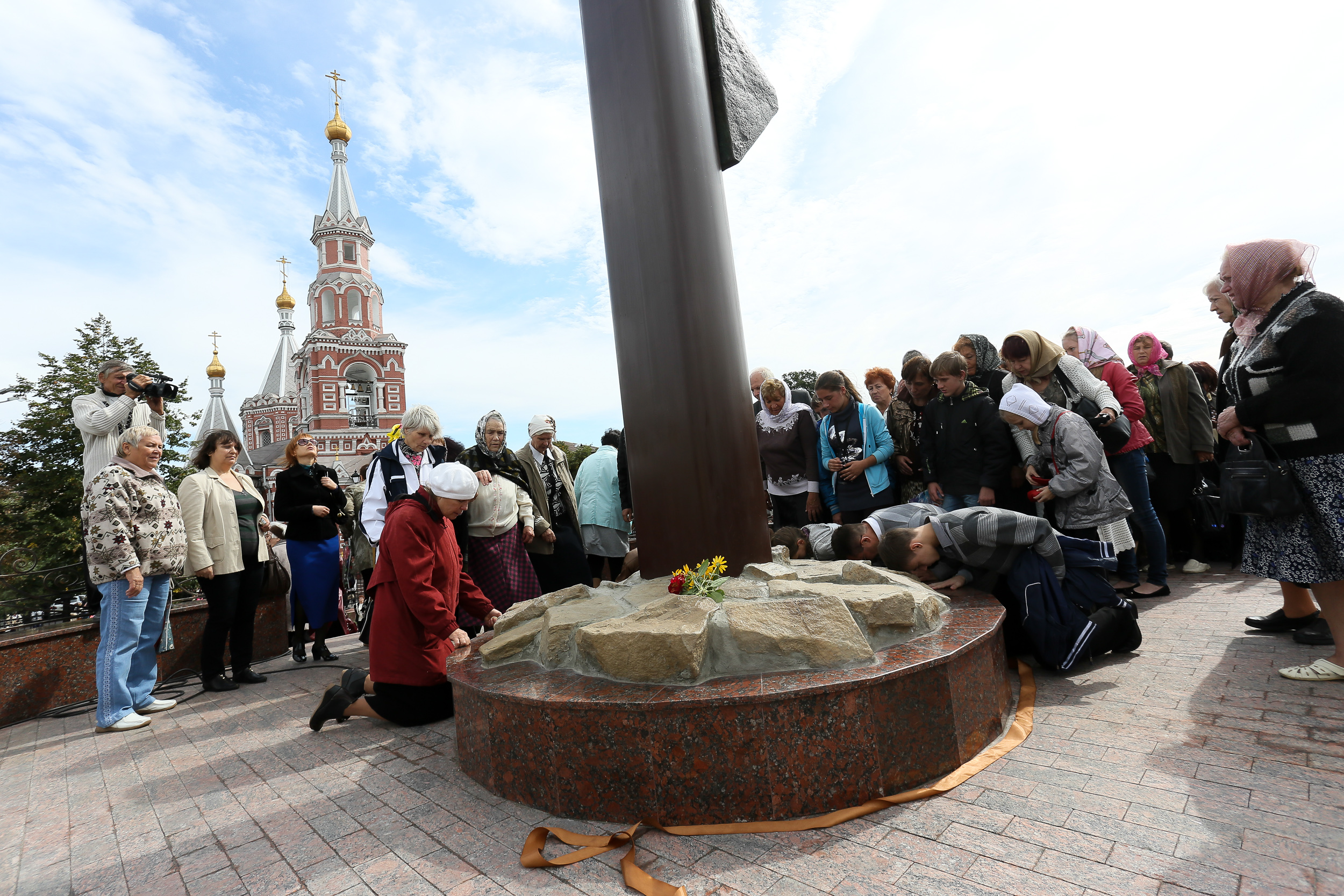 Олександр Вілкул відкрив у Дніпродзержинську найбільшу в Україні 9-метрову статую Христа Спасителя